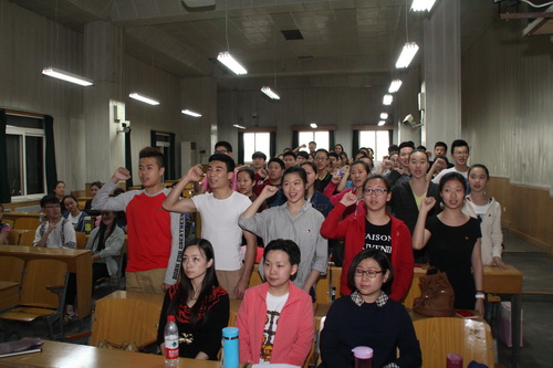 12新团员宣誓_调整大小