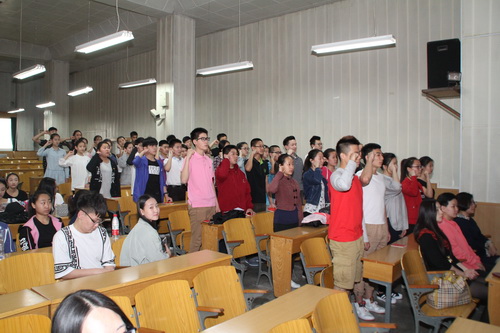 13新团员宣誓_调整大小