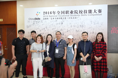 4参赛代表队报到_调整大小