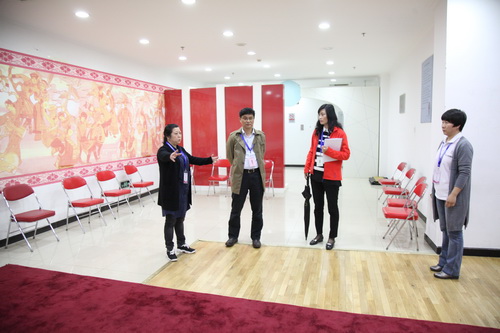 3大赛监督组周涛组长和刘伟老师检查大赛准备情况_调整大小