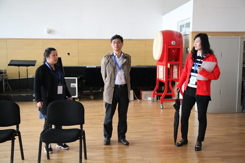 4大赛监督组周涛组长和刘伟老师检查大赛准备情况_调整大小