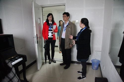 5大赛监督组周涛组长和刘伟老师检查大赛准备情况_调整大小