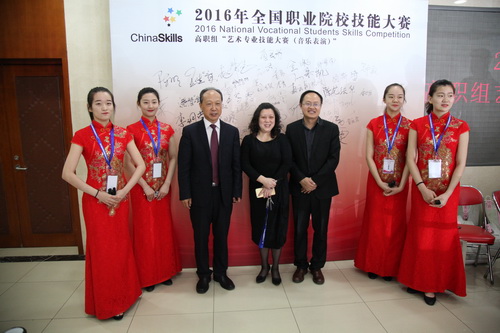 7市教委职成处王东江处长到报到现场检查工作_调整大小