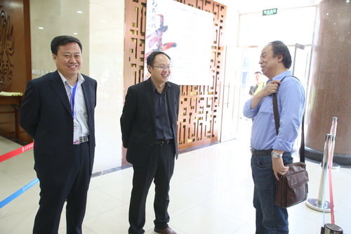 8市教委职成处领导到报到现场检查工作_调整大小