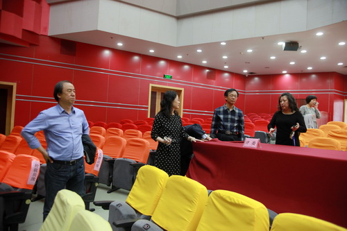 9大赛执委会主任何亚文、专家组组长何华平到大赛现场检查工作_调整大小