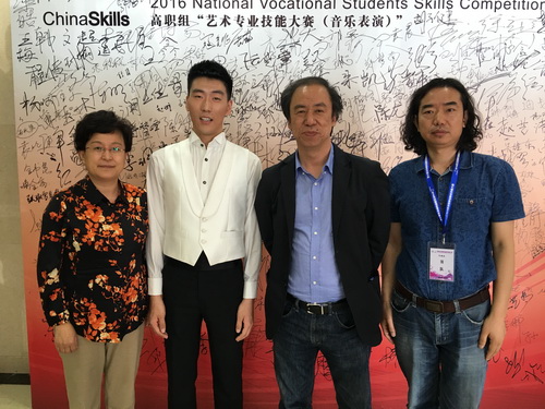 9院领导与本院参赛队合影_调整大小