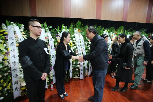 5院长慰问李世济先生家属_调整大小