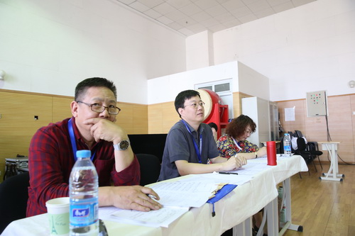 3美声唱法评委_调整大小