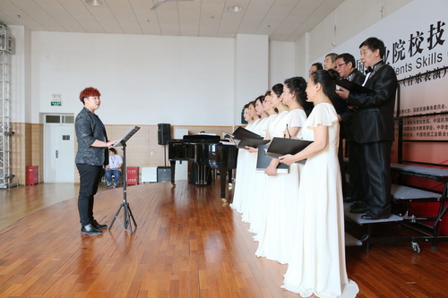 5美声唱法比赛现场_调整大小