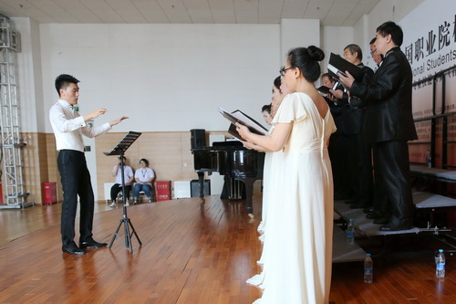 6美声唱法比赛现场_调整大小