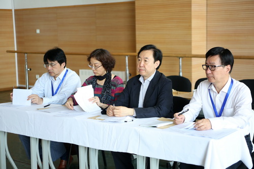 1民族唱法评委_调整大小