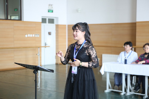 5民族唱法比赛赛场_调整大小