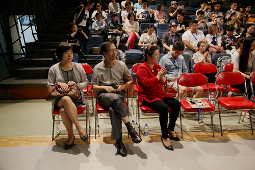 6评委会现场_调整大小