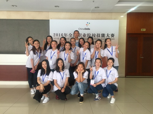 8志愿者在行动_调整大小