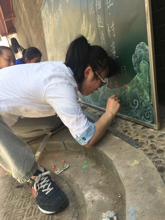 5同学们黑板报制作中  (10)_调整大小