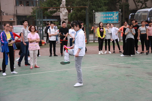 单人踢毽子_调整大小