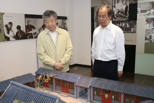 4.考察三楼艺术教育馆_调整大小