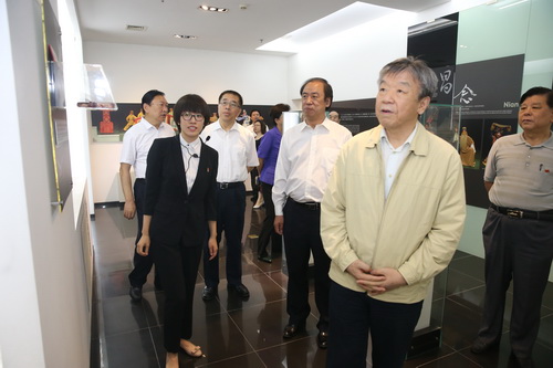 5.考察三楼艺术教育馆_调整大小