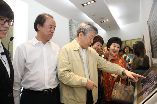 6.考察三楼艺术教育馆_调整大小