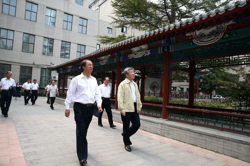 14考察校园环境_调整大小