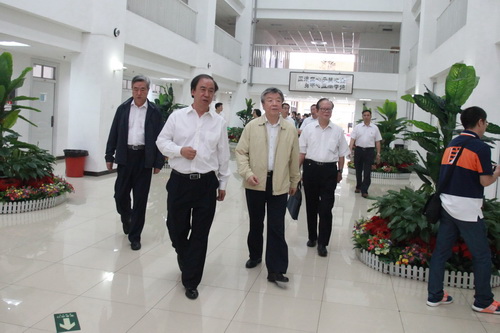 15考察综合教学楼_调整大小