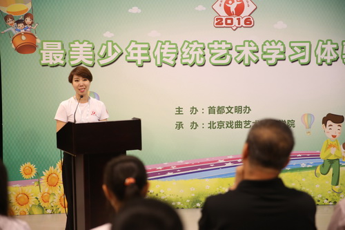 6班主任代表王水凤老师_调整大小