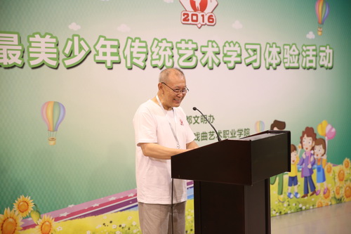 7北戏教师代表王春元老师_调整大小