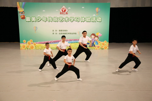 12汇报现场_调整大小