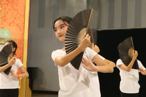 15汇报现场_调整大小