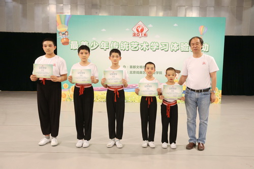 22颁发培训证_调整大小