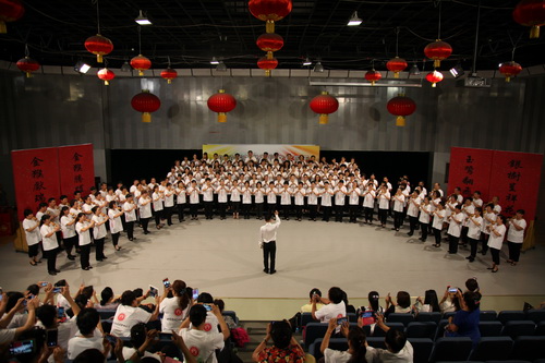 13音乐班百人葫芦丝大合奏_调整大小