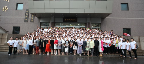 24全体大合影_调整大小