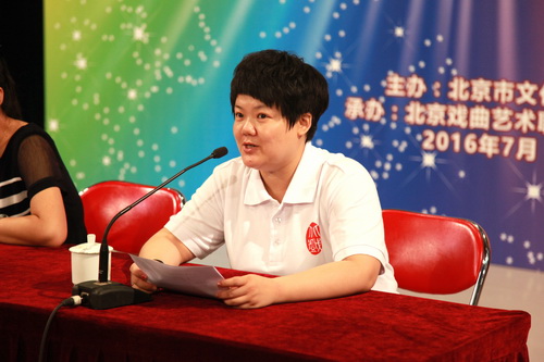 3 培训部主任王静主持仪式_调整大小