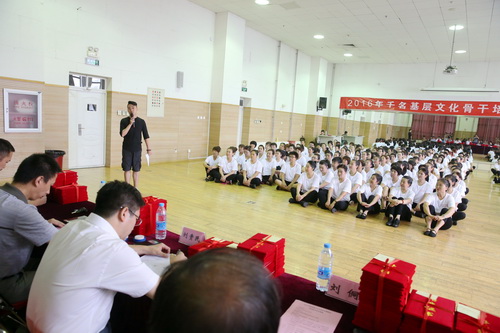 1 指导教师原亮介绍本次舞蹈班情况_调整大小