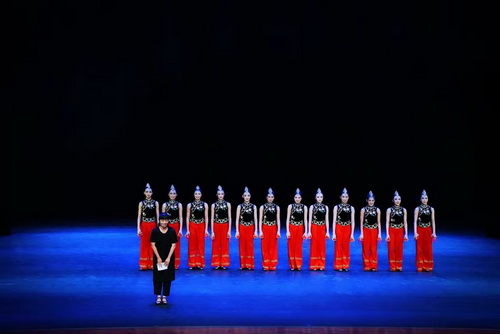 3云南彝族烟盒舞精品课展演_调整大小