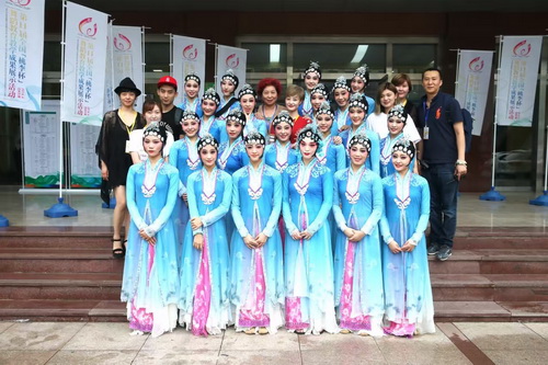 4群舞《忆.青衣》合影_调整大小