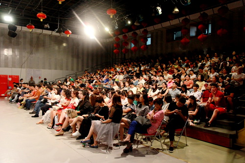 2 大会现场_调整大小