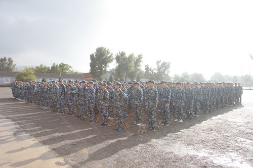 9全体受训学生宣誓_调整大小