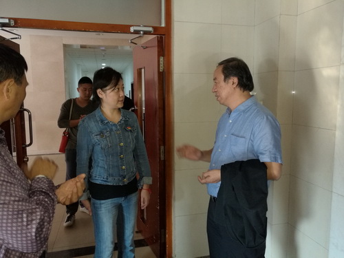 2、检查排演场电梯运行_调整大小