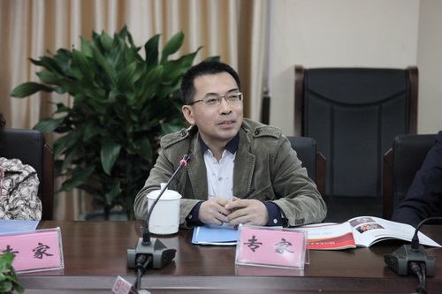 17专家郑雷对演出进行点评_调整大小