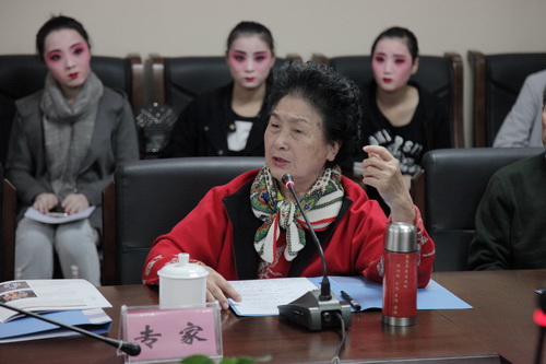 20专家刘琪对演出进行点评_调整大小