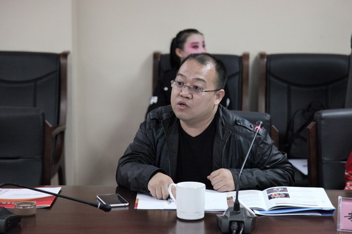 24专家杜滇峰对演出进行点评_调整大小