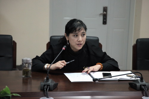 25北戏副院长许翠对演出进行点评_调整大小