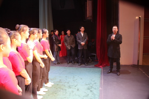 13著名河北梆子老生演员王英会对演出进行点评_调整大小