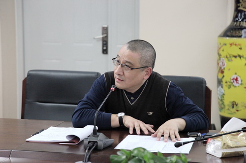 14北戏教务处副主任王硕主持研讨会_调整大小