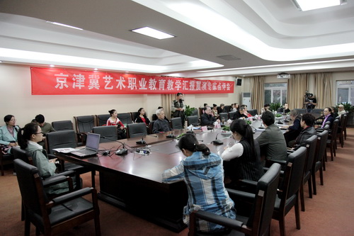 15研讨会现场_调整大小