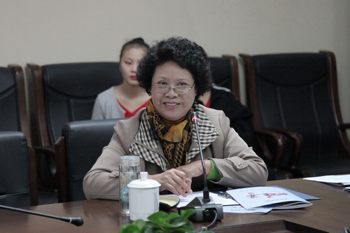 20专家关静兰对演出进行点评_调整大小