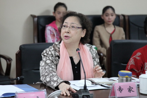 21专家梁维玲对演出进行点评_调整大小