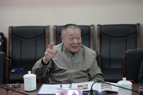 13专家黄德华对演出进行点评_调整大小