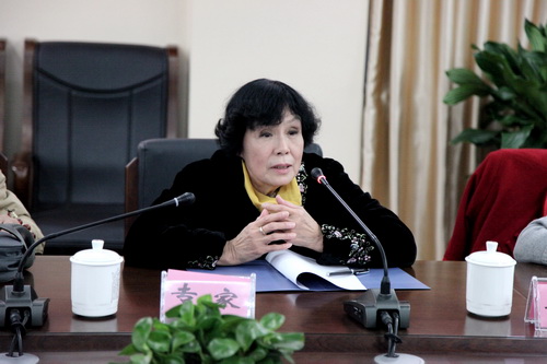 14专家刘萍对演出进行点评_调整大小